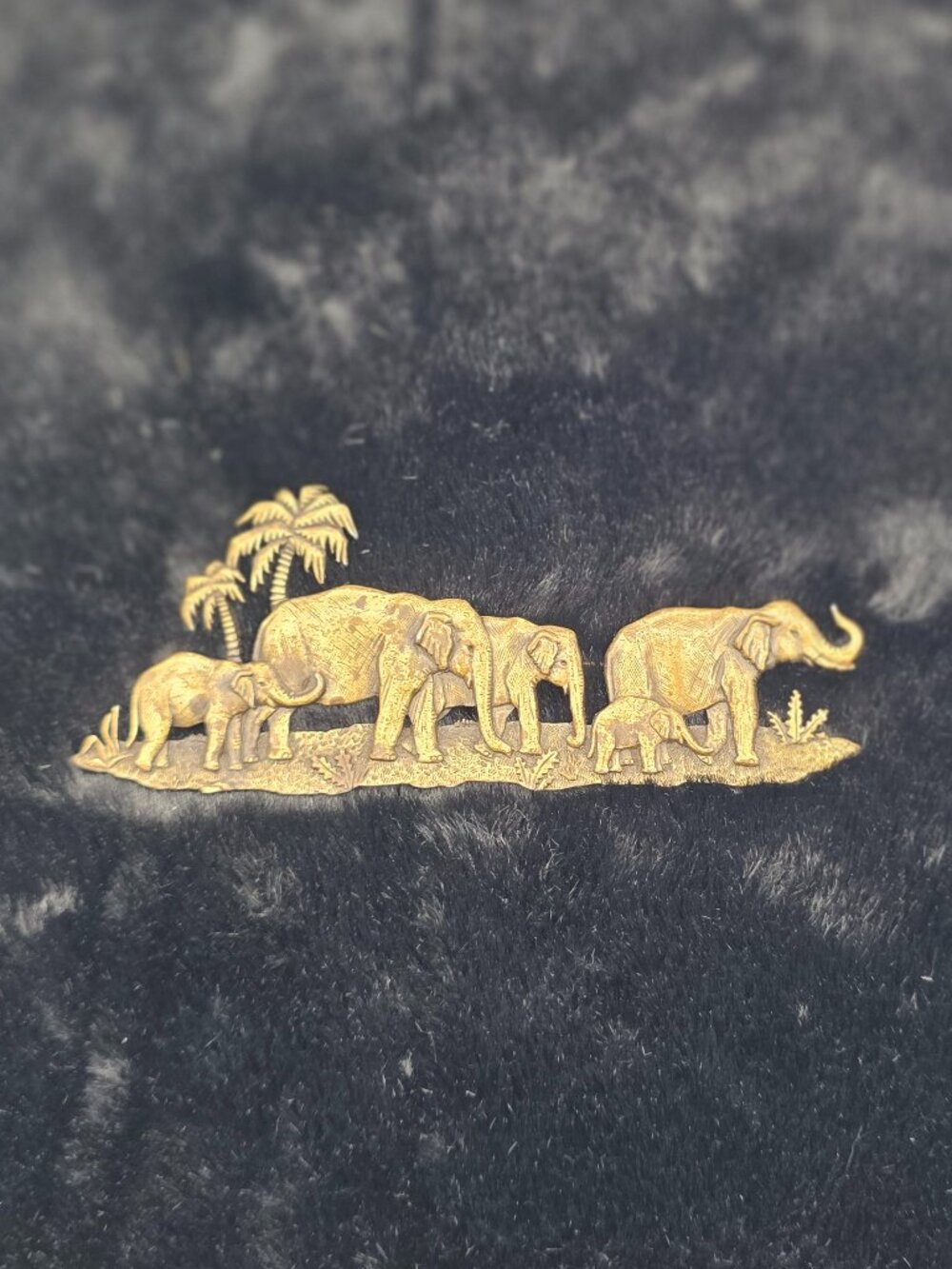 Vintage JJ Jonette Elephant Family Herd Palm Trees Brooch Pin Detail Bronze Tone